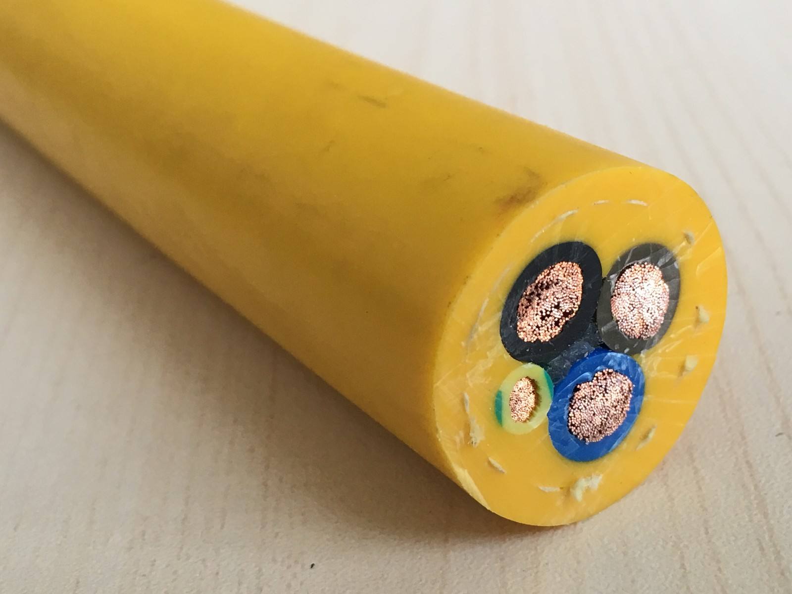 卷筒耐弯折电缆